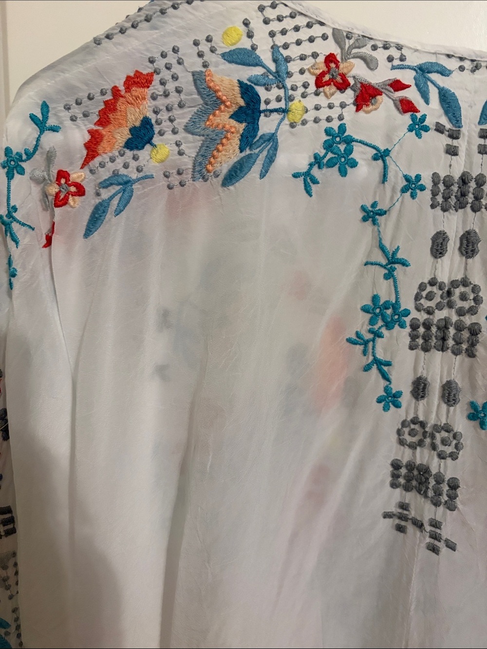 Johnny Was White Embroidered V-Neck Tunic with Multicolor Floral Stitching - Picture 4 of 5